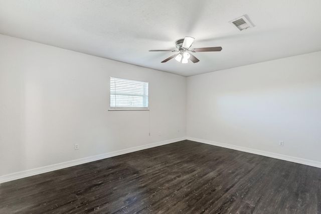 2826 Round Tower Lane, Port Neches, TX 77651