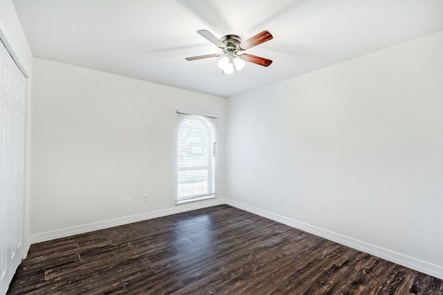 2826 Round Tower Lane, Port Neches, TX 77651