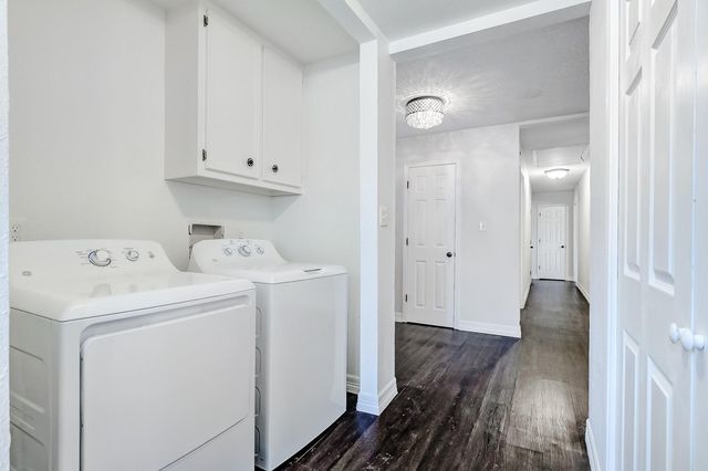 2826 Round Tower Lane, Port Neches, TX 77651