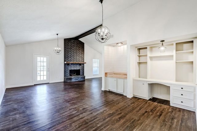 2826 Round Tower Lane, Port Neches, TX 77651