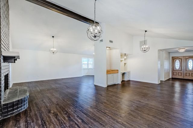 2826 Round Tower Lane, Port Neches, TX 77651