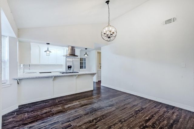 2826 Round Tower Lane, Port Neches, TX 77651