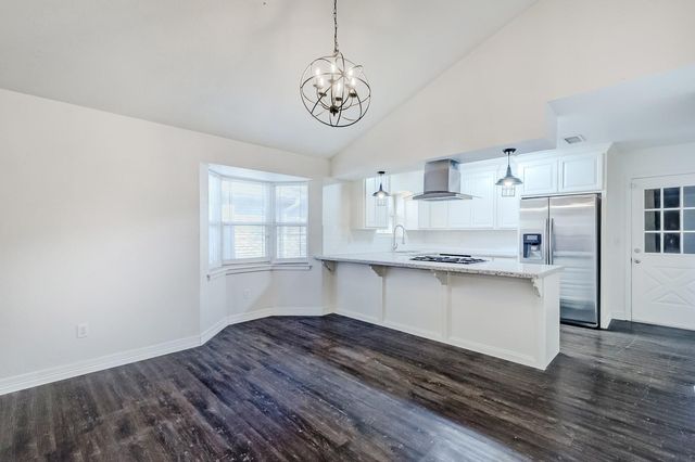 2826 Round Tower Lane, Port Neches, TX 77651