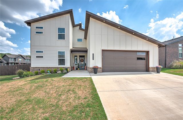 2512 Fairway Circle, Pea Ridge, AR 72751
