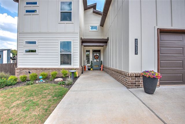 2512 Fairway Circle, Pea Ridge, AR 72751