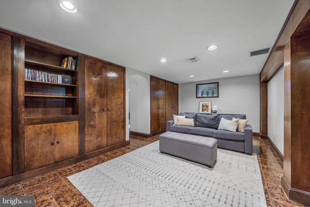 6547 MAPLEDALE CT, Falls Church, VA 22041