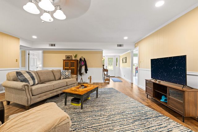 1016 CAMELLIA ST, Gilmer, TX 75644