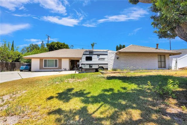 981 Serfas Club, Corona, CA 92882
