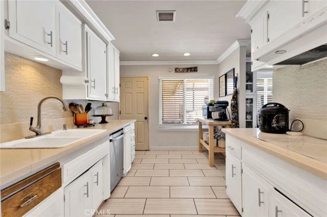 981 Serfas Club, Corona, CA 92882