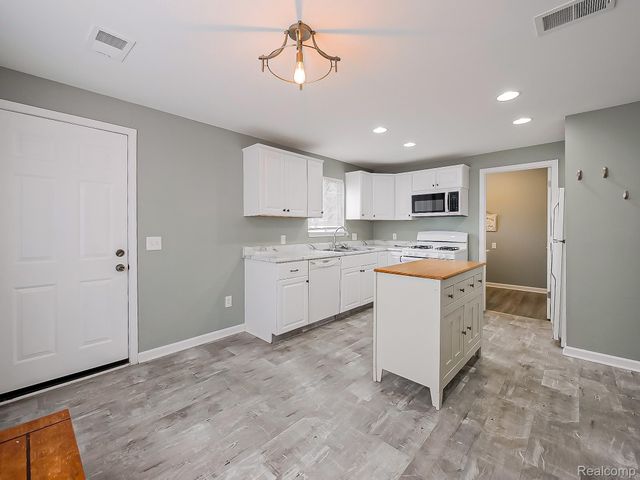 1837 E Granet Avenue, Hazel Park, MI 48030