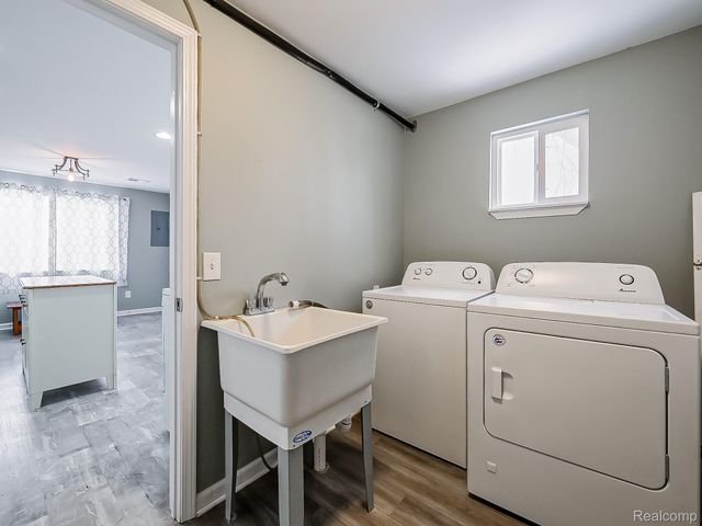 1837 E Granet Avenue, Hazel Park, MI 48030