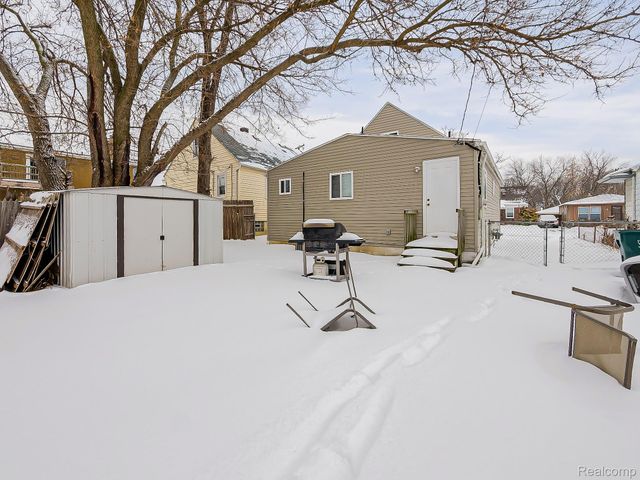 1837 E Granet Avenue, Hazel Park, MI 48030