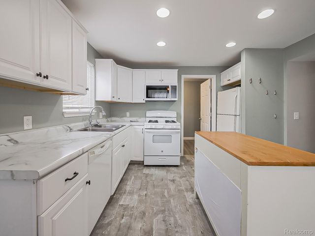 1837 E Granet Avenue, Hazel Park, MI 48030