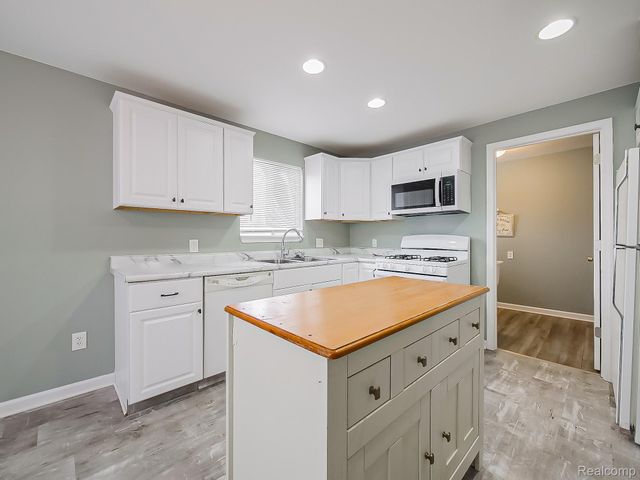 1837 E Granet Avenue, Hazel Park, MI 48030