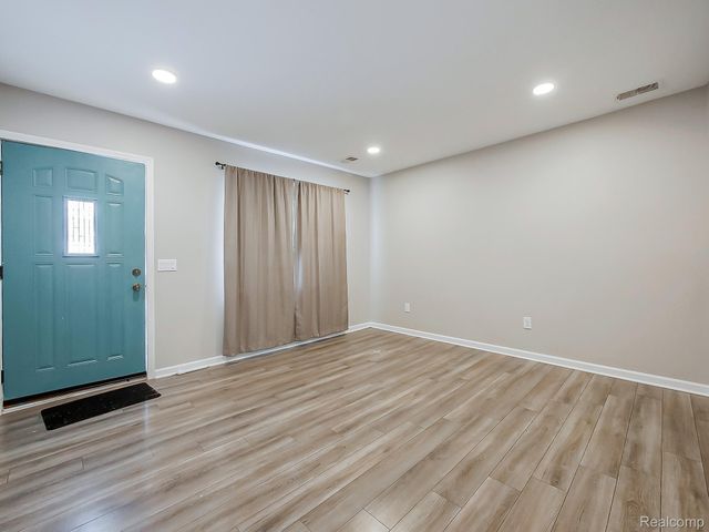 1837 E Granet Avenue, Hazel Park, MI 48030