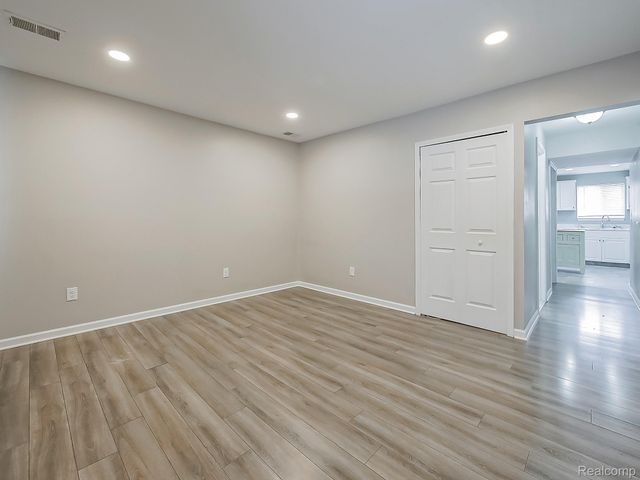 1837 E Granet Avenue, Hazel Park, MI 48030