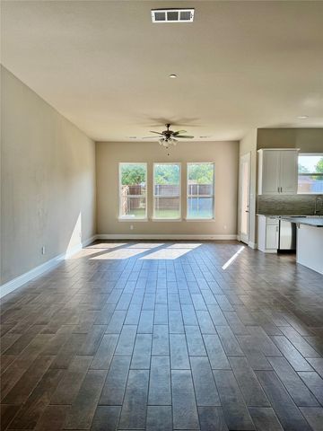 548 Hutchinson Lane, Lewisville, TX 75077