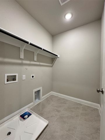 548 Hutchinson Lane, Lewisville, TX 75077