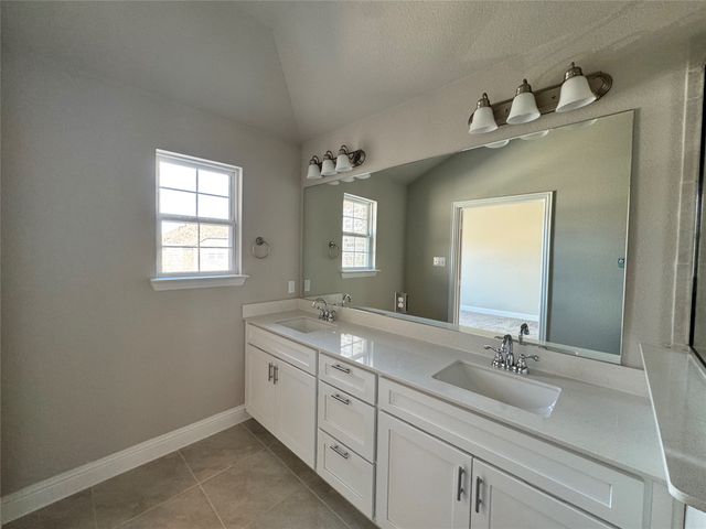 548 Hutchinson Lane, Lewisville, TX 75077