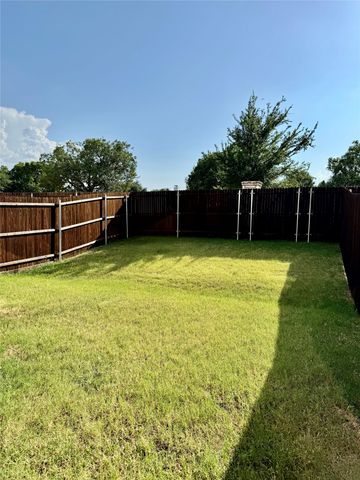 548 Hutchinson Lane, Lewisville, TX 75077