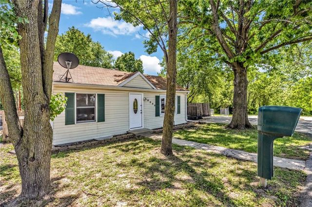 8205 Rose Street, Pleasant Valley, MO 64068