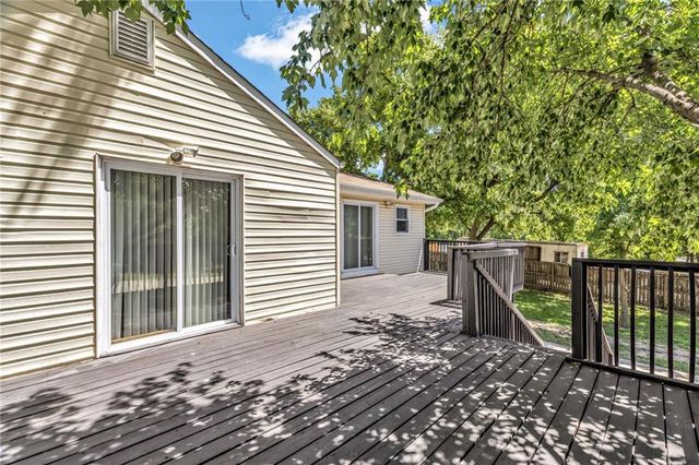 8205 Rose Street, Pleasant Valley, MO 64068