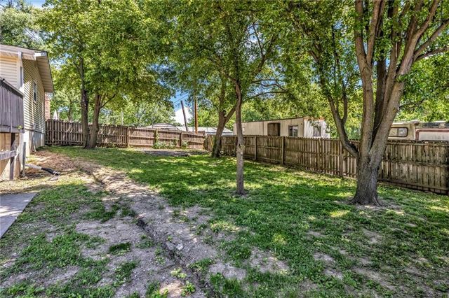8205 Rose Street, Pleasant Valley, MO 64068