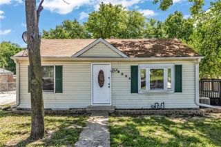 8205 Rose Street, Pleasant Valley, MO 64068