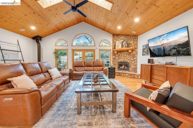 21950 Lyons Bald Mountain Rd, Sonora, CA 95370