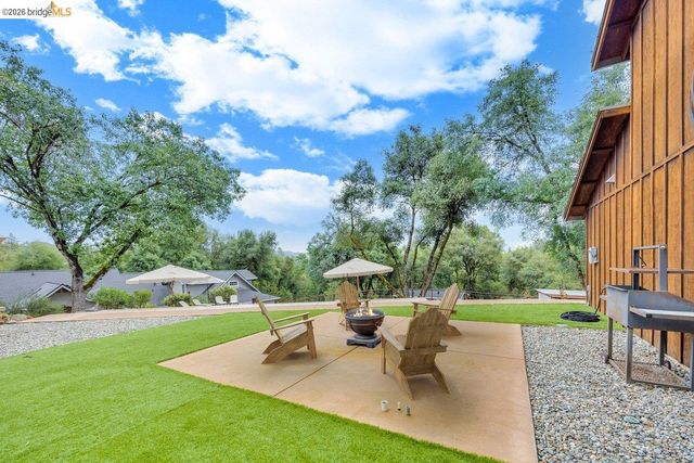 21950 Lyons Bald Mountain Rd, Sonora, CA 95370