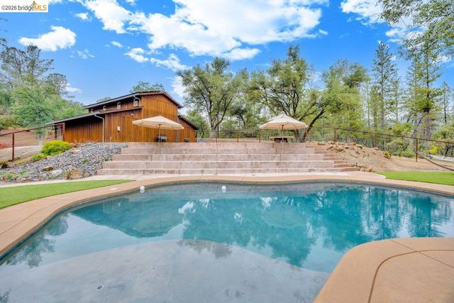 21950 Lyons Bald Mountain Rd, Sonora, CA 95370