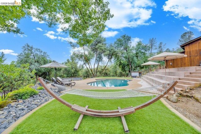 21950 Lyons Bald Mountain Rd, Sonora, CA 95370