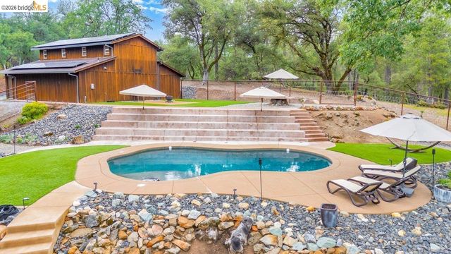 21950 Lyons Bald Mountain Rd, Sonora, CA 95370