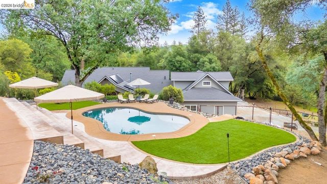 21950 Lyons Bald Mountain Rd, Sonora, CA 95370