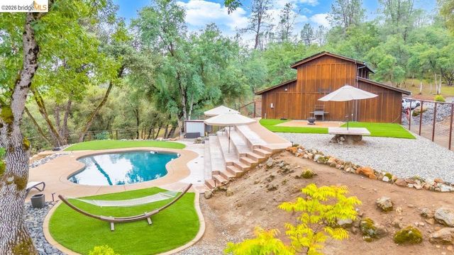 21950 Lyons Bald Mountain Rd, Sonora, CA 95370