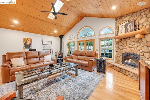 21950 Lyons Bald Mountain Rd, Sonora, CA 95370