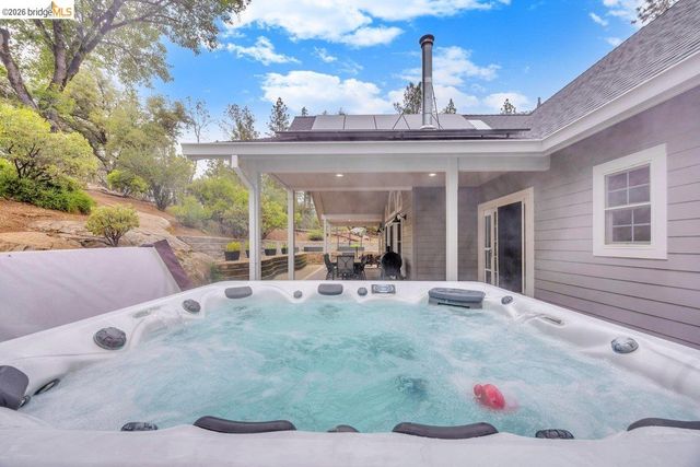 21950 Lyons Bald Mountain Rd, Sonora, CA 95370