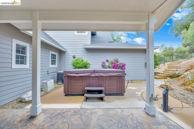 21950 Lyons Bald Mountain Rd, Sonora, CA 95370