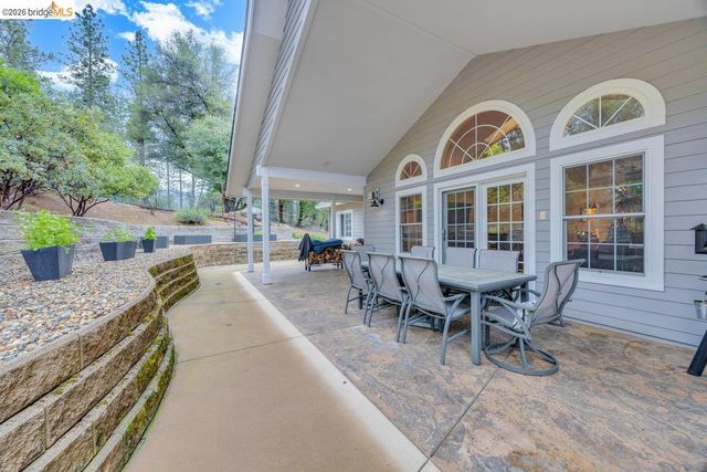 21950 Lyons Bald Mountain Rd, Sonora, CA 95370