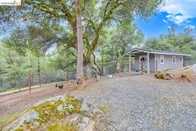 21950 Lyons Bald Mountain Rd, Sonora, CA 95370