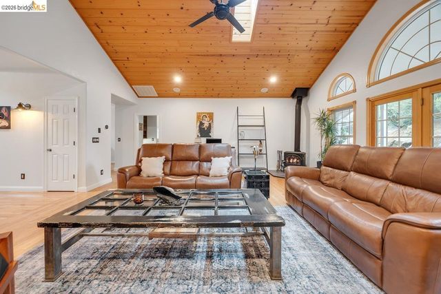 21950 Lyons Bald Mountain Rd, Sonora, CA 95370