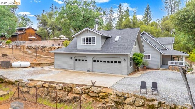 21950 Lyons Bald Mountain Rd, Sonora, CA 95370