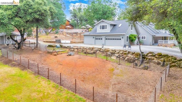 21950 Lyons Bald Mountain Rd, Sonora, CA 95370