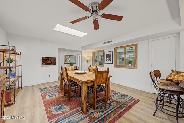 2523 W Calle Parai­so, Tucson, AZ 85745