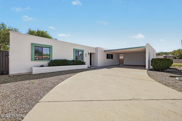 2523 W Calle Parai­so, Tucson, AZ 85745