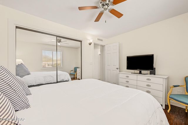 2523 W Calle Parai­so, Tucson, AZ 85745