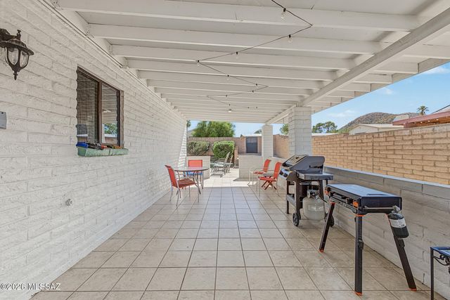 2523 W Calle Parai­so, Tucson, AZ 85745