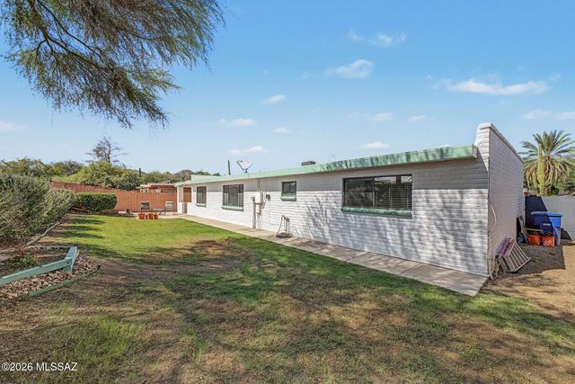 2523 W Calle Parai­so, Tucson, AZ 85745
