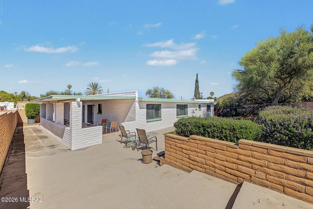 2523 W Calle Parai­so, Tucson, AZ 85745