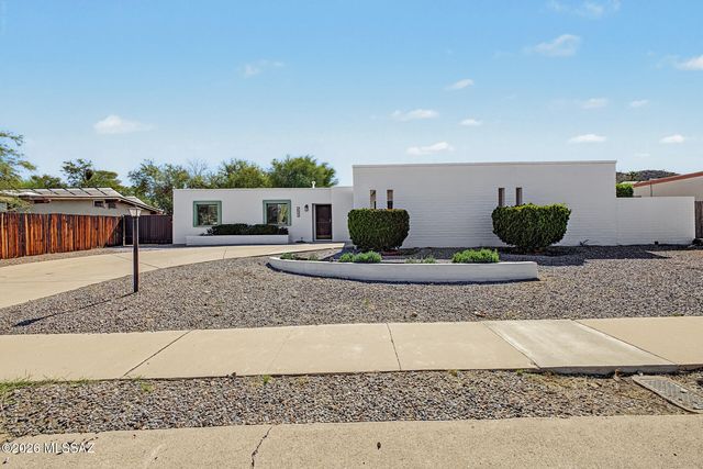 2523 W Calle Parai­so, Tucson, AZ 85745
